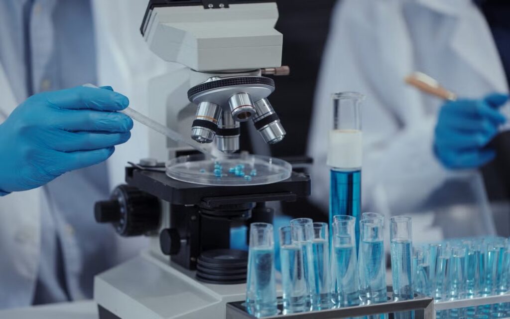 Laboratorijsko istraživanje tumorskih stanica u biomedicinskom laboratoriju